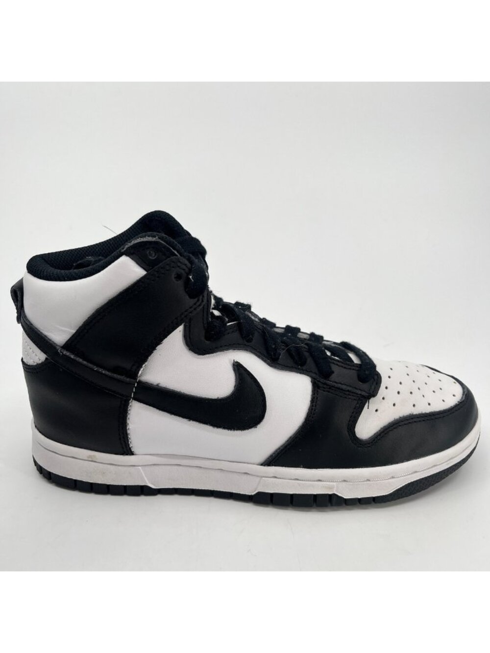 Nike Dunk High Womens Size 7 White Black Athletic Walking Leather Shoes Sneakers